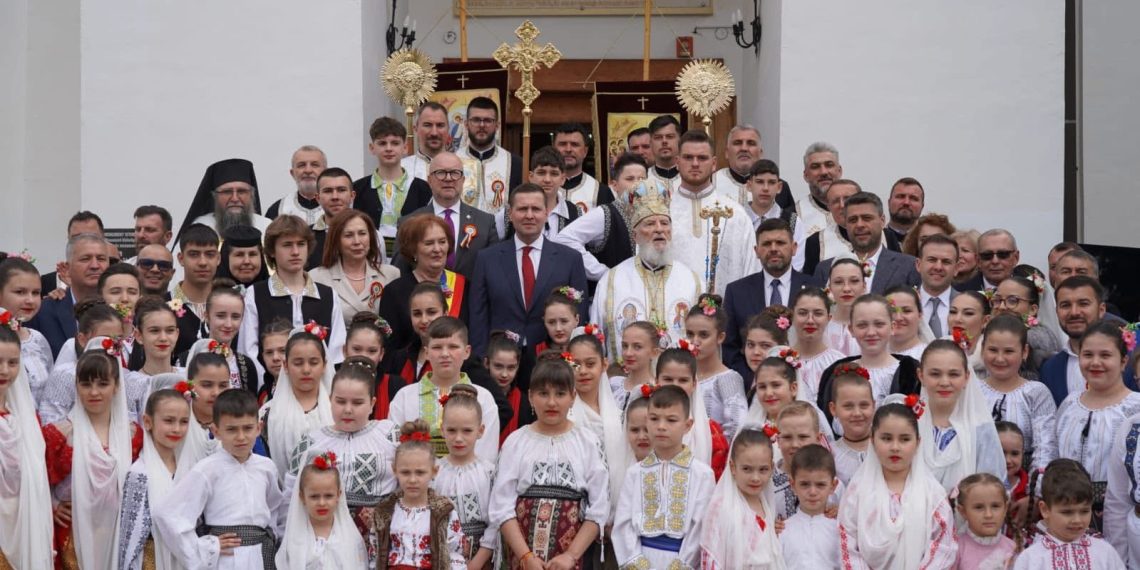 Credință și Tradiție la Mănăstirea Nucet: Corneliu Ștefan, Președintele Consiliului Județean Dâmbovița, alături de mii de pelerini de Izvorul Tămăduirii