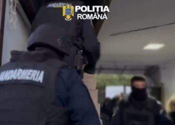 18 MANDATE DE PERCHEZIȚIE DOMICILIARĂ PUSE ÎN APLICARE DE POLIȚIȘTI ÎNTR-UN DOSAR DE PROXENETISM, ȘANTAJ, CAMĂTĂ ȘI ULTRAJ CONTRA BUNELOR MORAVURI