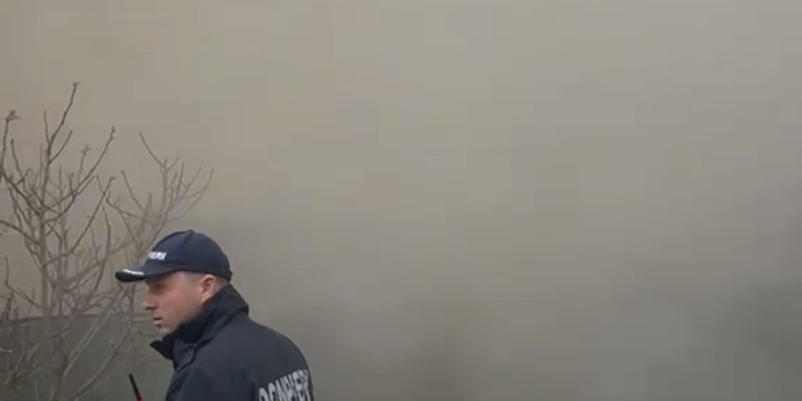 Incendiu de amploare în Crevedia: Două case și un garaj cuprinse de flăcări; intervin forțe din Dâmbovița și București-Ilfov