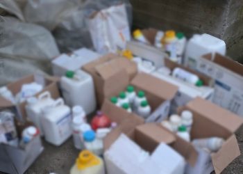 Percheziții de amploare în Dâmbovița: Afacere ilegală cu pesticide și alcool, „demascată” de polițiști chiar de 1 aprilie