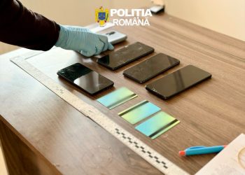 Percheziții în Dragomirești: Tânăr reținut după o fraudă de 100.000 de lei cu cazări fictive