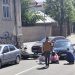 Accident pe Calea Domnească din Târgoviște: O motociclistă de 21 de ani a ajuns la spital după ce a fost lovită de o mașină