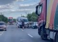 Planul Roșu activat după un accident între un microbuz și un autoturism la Cornești. O victimă, preluată de elicopterul SMURD