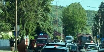 Accident grav pe DN 71, la Pucioasa: cinci persoane, între care doi minori, au ajuns la spital