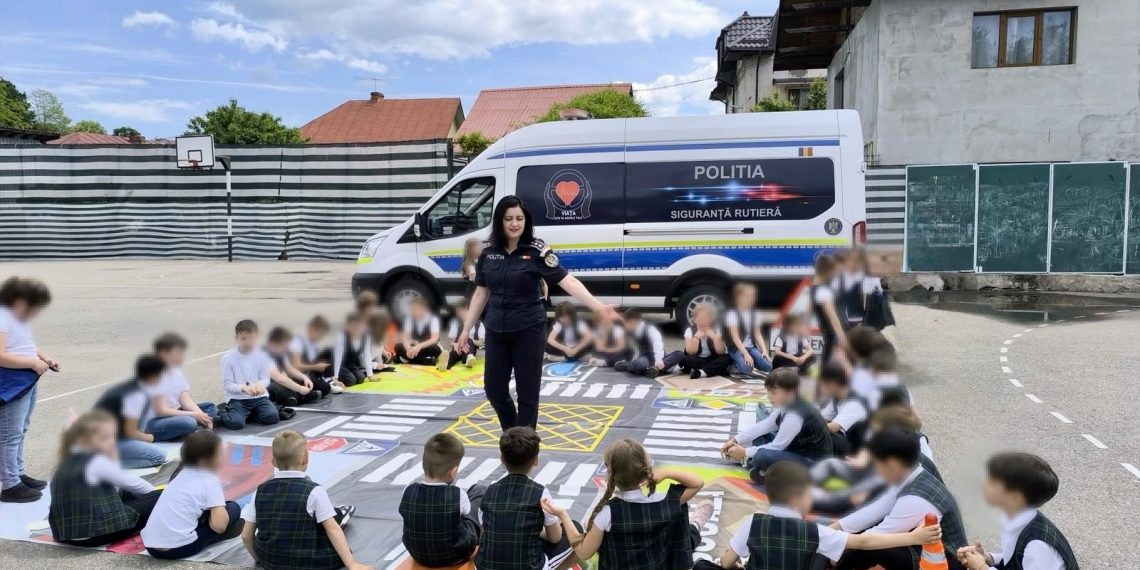 Săptămâna Națională a Siguranței Rutiere: Laboratorul mobil al poliției și lecții interactive pentru elevii din Pucioasa