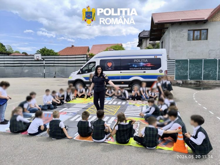 Săptămâna Națională a Siguranței Rutiere: Laboratorul mobil al poliției și lecții interactive pentru elevii din Pucioasa