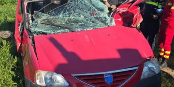 Accident feroviar grav în Găești. Autoturism spulberat de tren, o persoană extrasă inconștientă dintre fiare