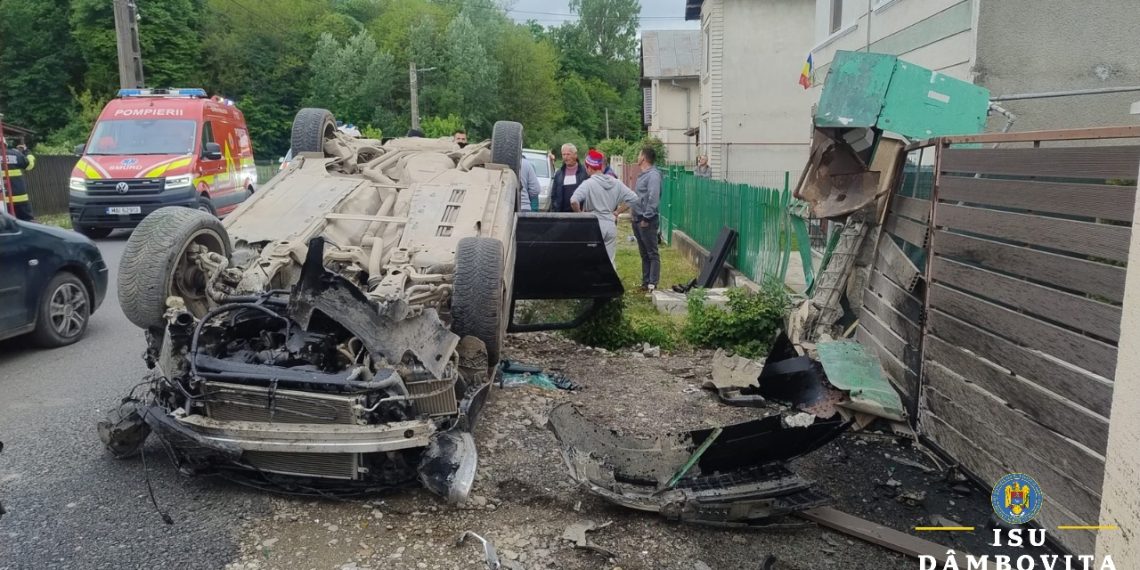 Accident grav în Ocnița: Mașină răsturnată pe DJ 720C, o femeie și doi copii au ajuns la spital