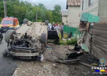 Accident grav în Ocnița: Mașină răsturnată pe DJ 720C, o femeie și doi copii au ajuns la spital