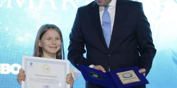 Matilda Zmărăndescu, la doar 8 ani, printre laureații Galei Excelenței din Dâmbovița
