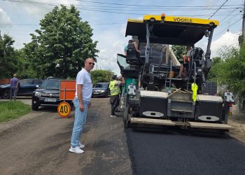 Primarul comunei Crângurile, Costin Barbu: A fost turnat primul strat de asfalt pe tronsonul dintre DN7 și Valea Mare