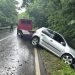 Mașină răsturnată în șanț la ieșirea din Moreni. Jandarmii dâmbovițeni au intervenit de urgență