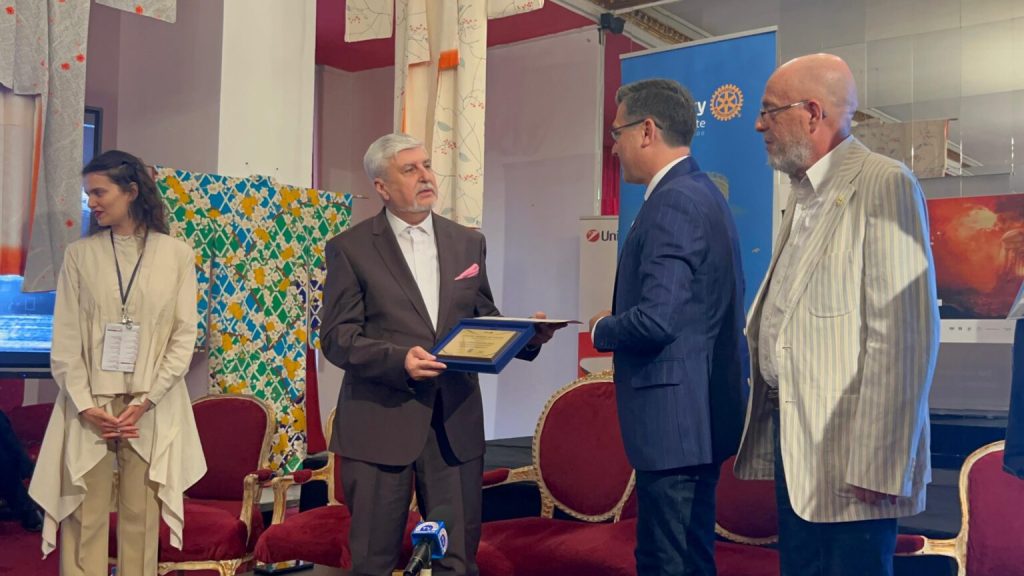 Mihai Constantin Ranin, omagiat de Rotary Club Târgoviște: „Arta și educația construiesc viitorul unei comunități”