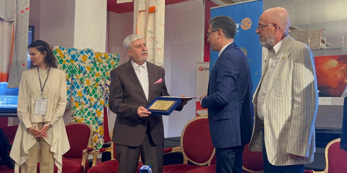 Mihai Constantin Ranin, omagiat de Rotary Club Târgoviște: „Arta și educația construiesc viitorul unei comunități”