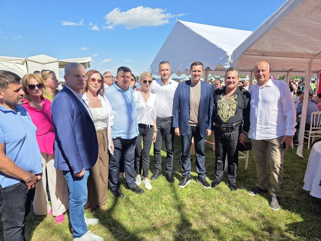 Festivalul Călușului de la Uliești, un omagiu adus tradițiilor românești. Corneliu Ștefan: „Tradițiile au în continuare un loc important în viața comunităților din Dâmbovița”