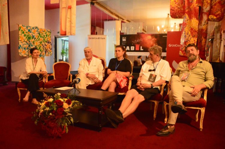 Festivalul Babel aduce pe scenă o producție inspirată din viața reală: „Dear Wendy”