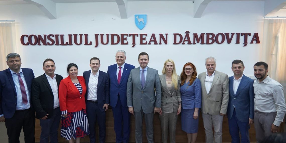 Președintele Consiliului Județean Dâmbovița, Corneliu Ștefan: „Încă 7 contracte de finanțare semnate pentru dezvoltarea învățământului dâmbovițean”