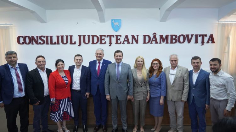 Președintele Consiliului Județean Dâmbovița, Corneliu Ștefan: „Încă 7 contracte de finanțare semnate pentru dezvoltarea învățământului dâmbovițean”