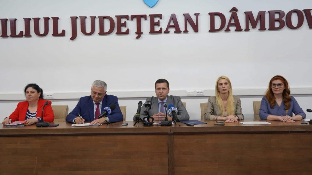 Președintele Consiliului Județean Dâmbovița, Corneliu Ștefan: „Încă 7 contracte de finanțare semnate pentru dezvoltarea învățământului dâmbovițean”