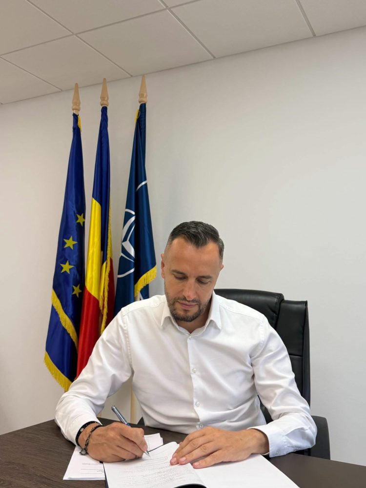 Primarul Alexandru Iorga continuă investițiile în educație: finanțare de 180.000 de lei pentru dotarea unui liceu din Găești