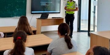 Prevenirea violenței și a consumului de droguri, printre prioritățile polițiștilor în școlile din Răcari