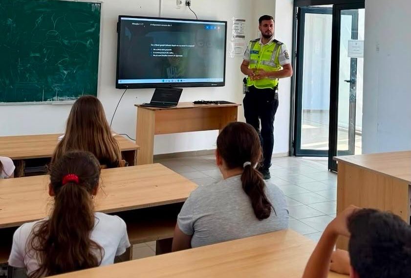 Prevenirea violenței și a consumului de droguri, printre prioritățile polițiștilor în școlile din Răcari