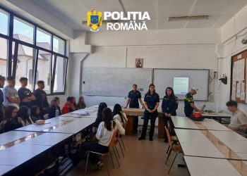 Acțiune de amploare a polițiștilor în școlile din Găești: Sute de elevi instruiți și amenzi pentru fumat