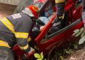 Accident la Hulubești: Un șofer de 79 de ani a ajuns cu mașina în albia unui pârâu