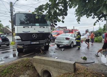 Un bărbat a fost rănit într-un accident produs în Lazuri, comuna Comișani