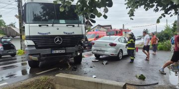 Un bărbat a fost rănit într-un accident produs în Lazuri, comuna Comișani