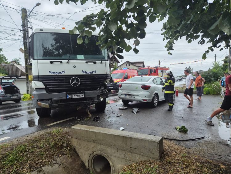 Un bărbat a fost rănit într-un accident produs în Lazuri, comuna Comișani