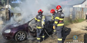 Autoturism cuprins de flăcări la I.L. Caragiale. Un bărbat a ajuns la spital