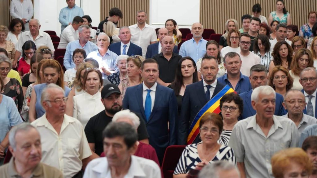 (Foto) Emoție la Găești! Cuplurile de aur au fost aplaudate în picioare la deschiderea Zilelor Orașului