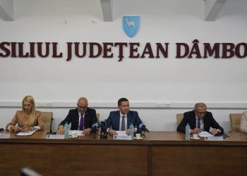 Consiliul Județean Dâmbovița a premiat elevii de nota 10 la Bacalaureat. Corneliu Ștefan: „Investițiile în educație vor rămâne o prioritate”