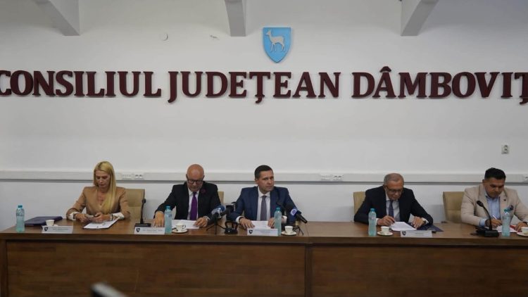 Consiliul Județean Dâmbovița a premiat elevii de nota 10 la Bacalaureat. Corneliu Ștefan: „Investițiile în educație vor rămâne o prioritate”