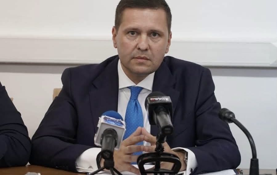 Zi istorică pentru Dâmbovița: A fost semnat cel mai mare contract de finanțare din Regiunea Sud-Muntenia pentru modernizarea drumului spre Peștera – Padina
