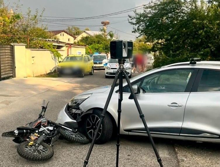 ACCIDENT RUTIER PRODUS ASEARĂ ÎN VALEA VOIEVOZILOR: UN MOTOCROS NEÎNMATRICULAT, CONDUCĂTOR FĂRĂ PERMIS CORESPUNZĂTOR ȘI DOI RĂNIȚI