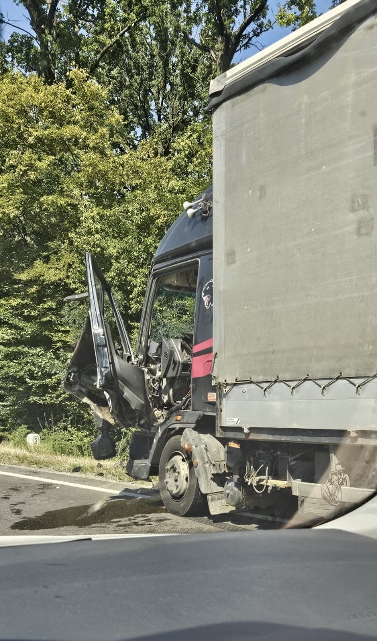Accident grav la Dragodana! Un bărbat a rămas încarcerat, pompierii au intervenit de urgență
