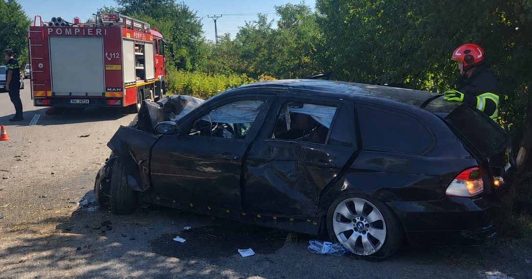 Accident rutier pe DN72, la Dărmănești: două victime și elicopter SMURD solicitat la intervenție