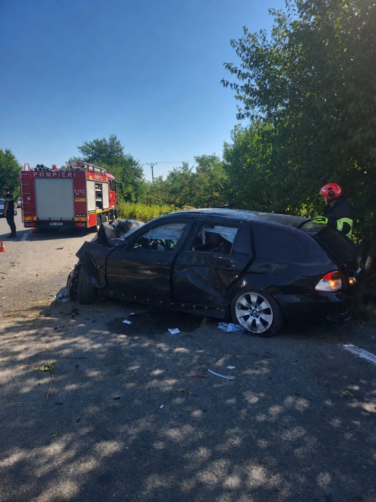 Accident rutier pe DN72, la Dărmănești: două victime și elicopter SMURD solicitat la intervenție