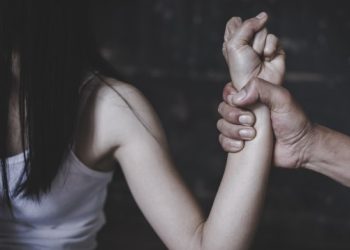 Tânără de 19 ani, luată cu forța din Ludești și transportată în Prahova. Trei tineri, cercetați pentru lipsire de libertate