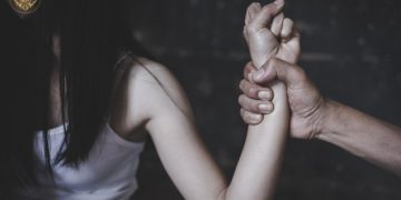 Tânără de 19 ani, luată cu forța din Ludești și transportată în Prahova. Trei tineri, cercetați pentru lipsire de libertate