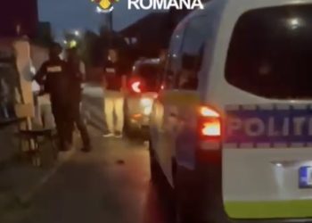 Percheziții în Târgoviște după o tâlhărie comisă de doi minori! Ce au găsit polițiștii în casele lor