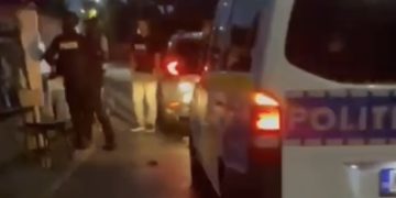Percheziții în Târgoviște după o tâlhărie comisă de doi minori! Ce au găsit polițiștii în casele lor