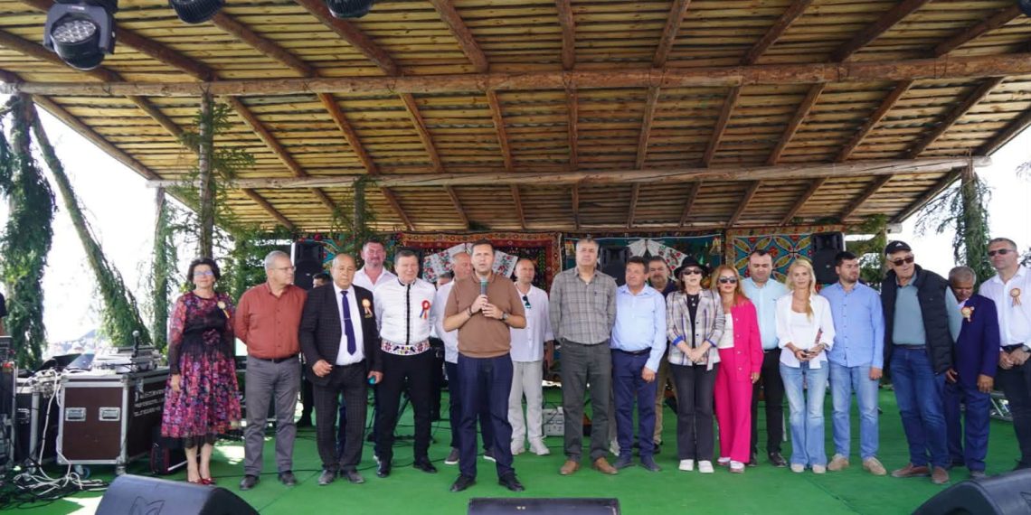(Foto) Răvășitul Oilor de la Runcu, o sărbătoare a tradiției care aduce oamenii împreună