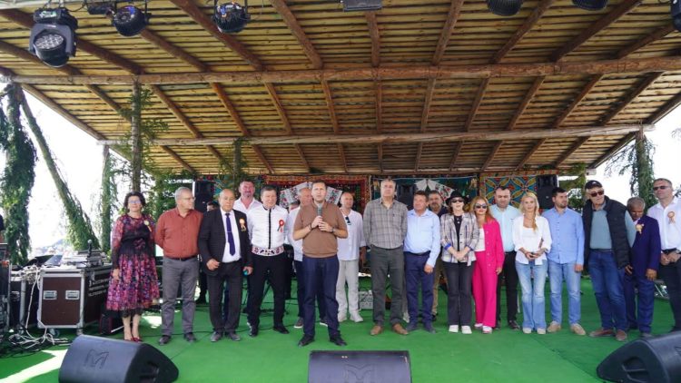 (Foto) Răvășitul Oilor de la Runcu, o sărbătoare a tradiției care aduce oamenii împreună