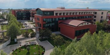 ADMITERE LA FACULTATEA DE ȘTIINȚE POLITICE, LITERE ȘI COMUNICARE – UNDE TE POȚI ÎNSCRIE ÎN SEPTEMBRIE.