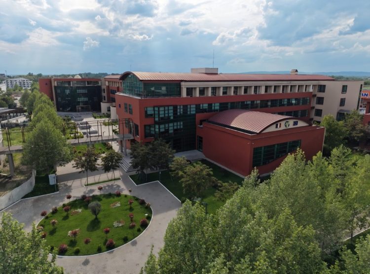 ADMITERE LA FACULTATEA DE ȘTIINȚE POLITICE, LITERE ȘI COMUNICARE – UNDE TE POȚI ÎNSCRIE ÎN SEPTEMBRIE.
