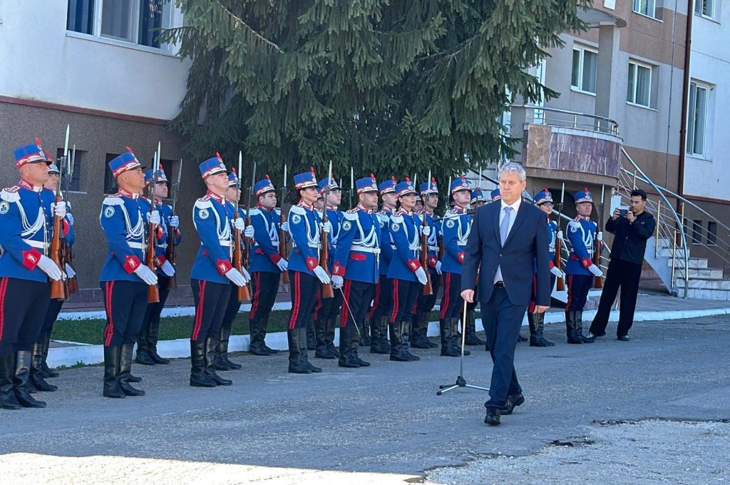 (FOTO) Cătălin Predoiu, ministrul Afacerilor Interne, prezent la Ochiuri, unde peste 500 de militari din 19 state participă la „Carpathian Blue Shield 2026”