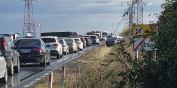 ACCIDENT ÎN LANȚ PE DN71, LA ULMI! PATRU AUTOTURISME IMPLICATE, DOUĂ PERSOANE TRANSPORTATE LA SPITAL